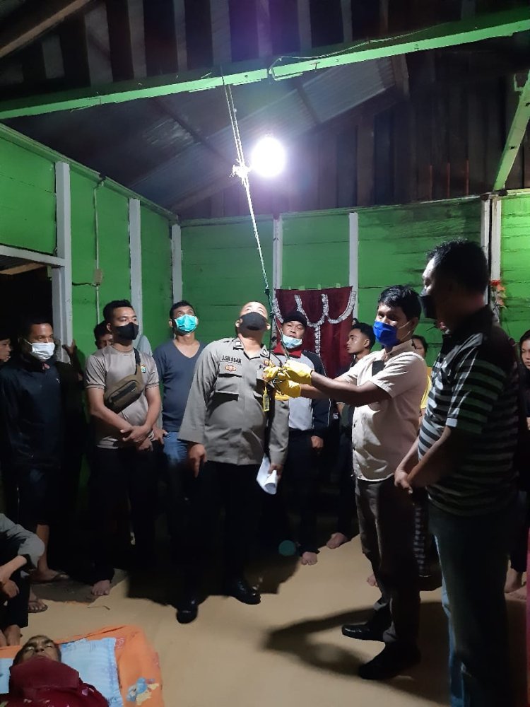 Diduga karena penyakit Asam Lambung, Pria Dewasa Bunuh Diri Di Ruang Tengah Rumahnya