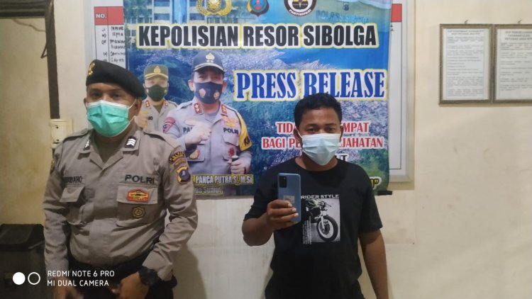 SAT RESKRIM POLRES SIBOLGA BEKUK PENCURI HANDPHONE