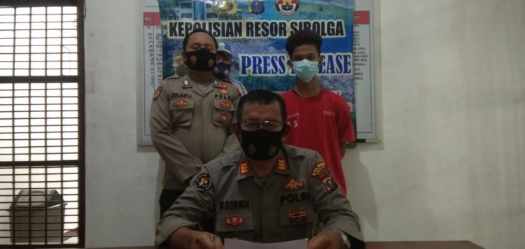 Gadis Remaja Letakkan Kepala Di Leher Pemuda, Langsung "Konec" Pemuda 17 Tahun Meringkuk Di Penjara 