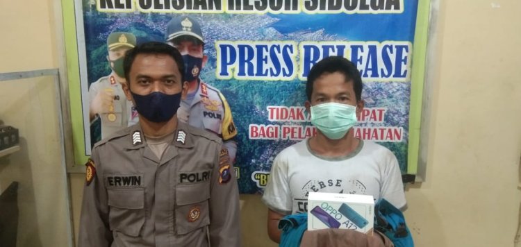 Pencuri HP Diamankan Polisi Ketika Jalan Kaki Di Simpang Lima  