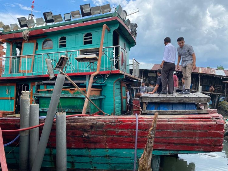 Sedang Perbaikan, Namun Kapal ikan Justru Terbakar
