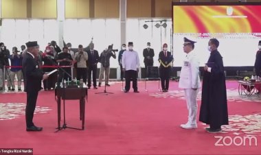 Gubsu Lantik PJ Bupati Tapteng, Dr Elfin Elias, Yetti Sembiring Tetap Sekda