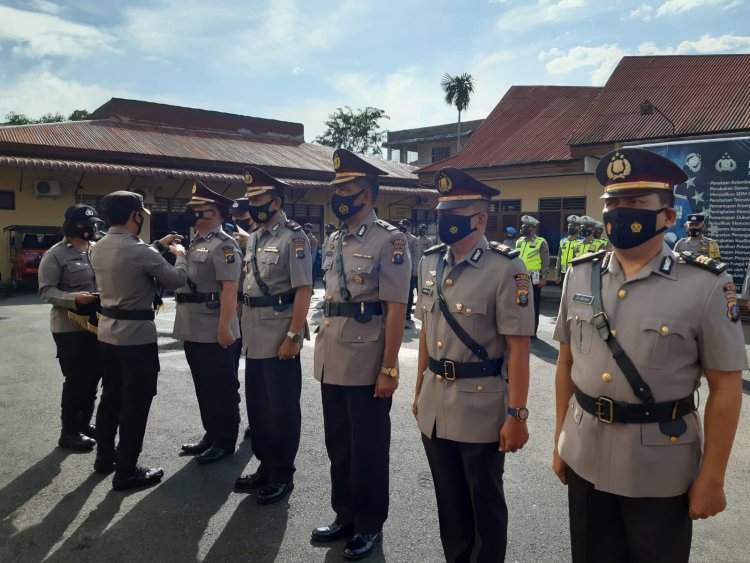 Kapolres Sibolga Pimpin Upacara Sertijab  Waka Polres, Kabag Ren, Kabag Log, Kasat Binmas dan Kasat Samapta