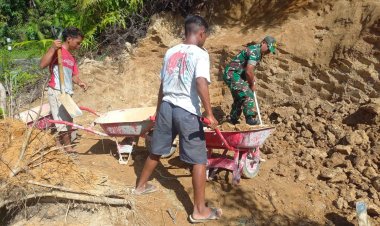 Babinsa Dampingi Pembangunan Jalan Setapak Untuk Kelancaran Akses Jalan Warga