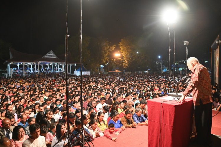 KKR Pdt Stephen Tong, Warga Sibolga Tapteng Penuhi Lapangan Simare Mare : Bertobatlah! Dan Hidup Suci