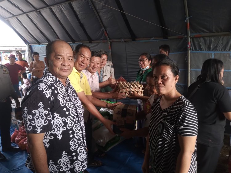 Suku Tionghoa Sibolga Beri Bantuan Kepada Korban Kebakaran Di Pasir Bidang