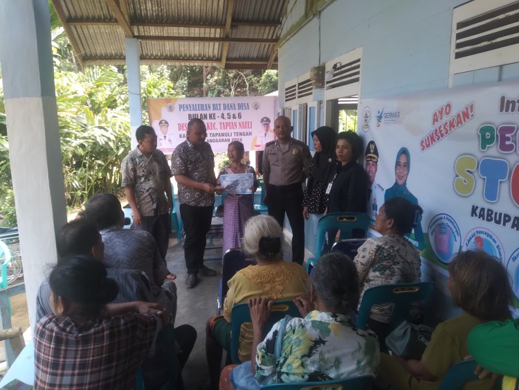 Pemdes Bair Salurkan BLT Pada Warganya