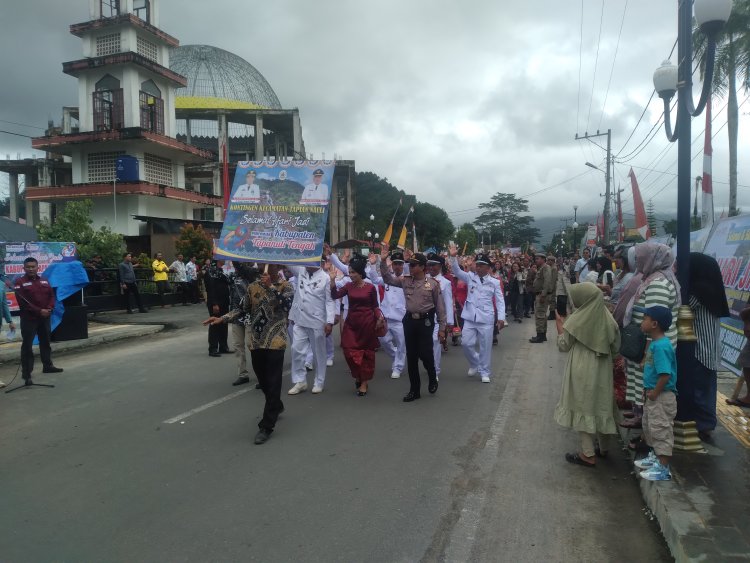 Perayaan HUT Tapteng Ke-79, Tàmpilkan Karnaval/ Defile Bawa Hasil Bumi dan Makanan Khas Tapteng 