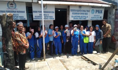 Pemdes Mela II Serahkan Honor Kader Posyandu, Guru Agama & KPM