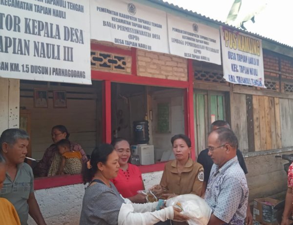 312 Warga Desa Tapian Nauli III, Terima Bantuan Sosial Dari Bulog