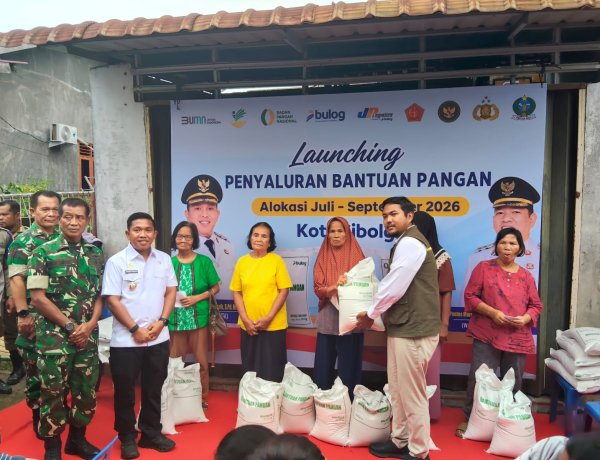 Wali Kota Sibolga Launching Penyaluran Bantuan Pangan Bersama Perum Bulog